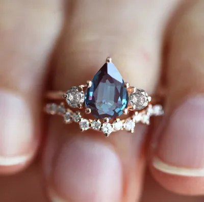 Alva Pear Alexandrite Ring Set