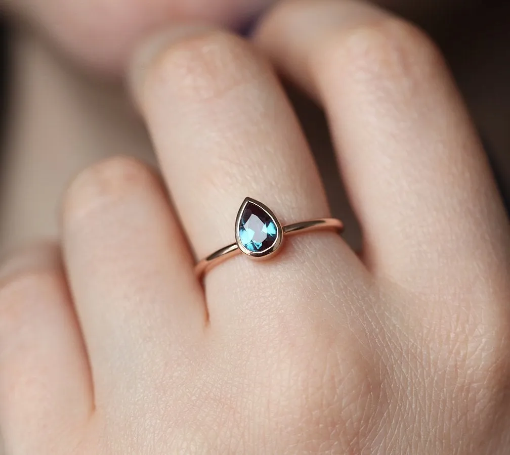 Esperanza Alexandrite Ring