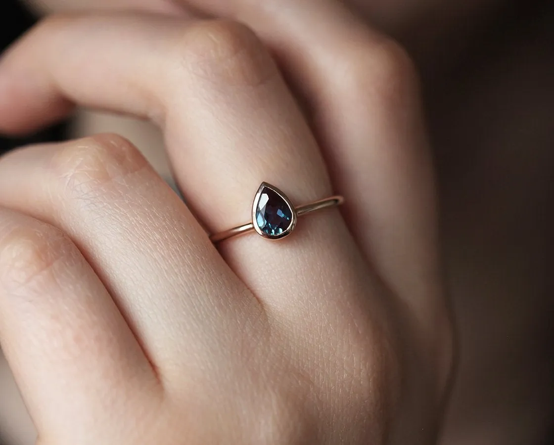 Esperanza Alexandrite Ring