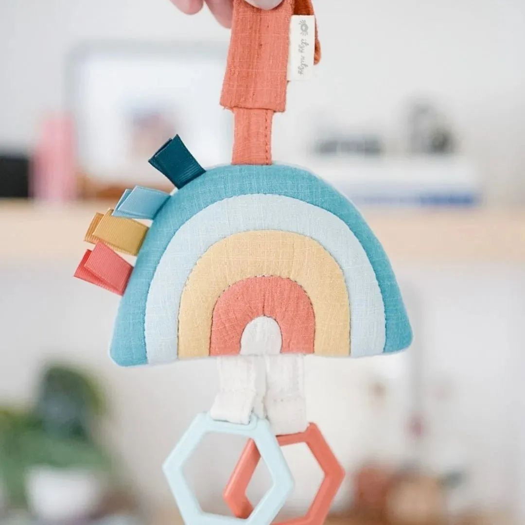 Itzy Ritzy - Attachable Travel Toy - Rainbow