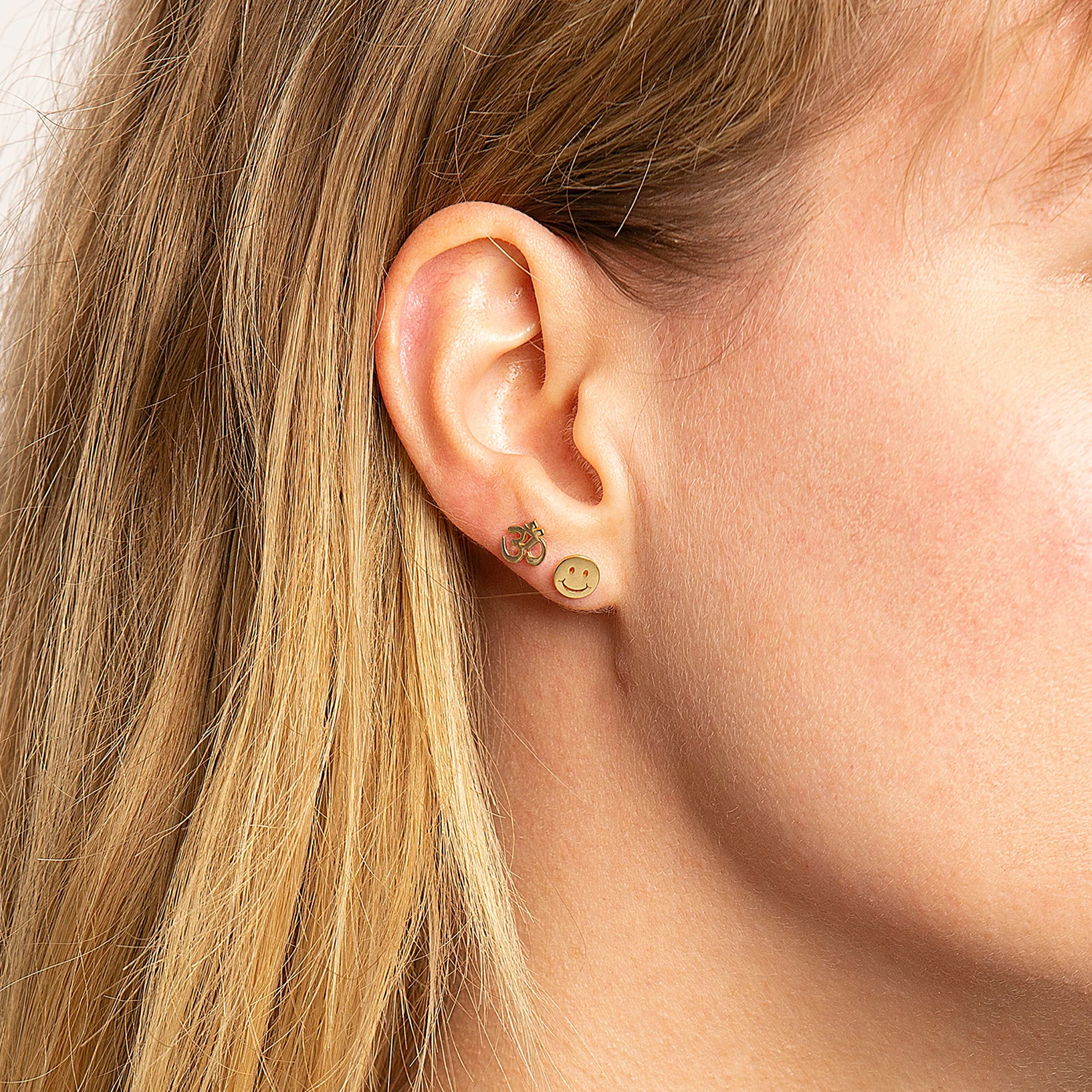 Pure Gold Tiny Happy Face Stud