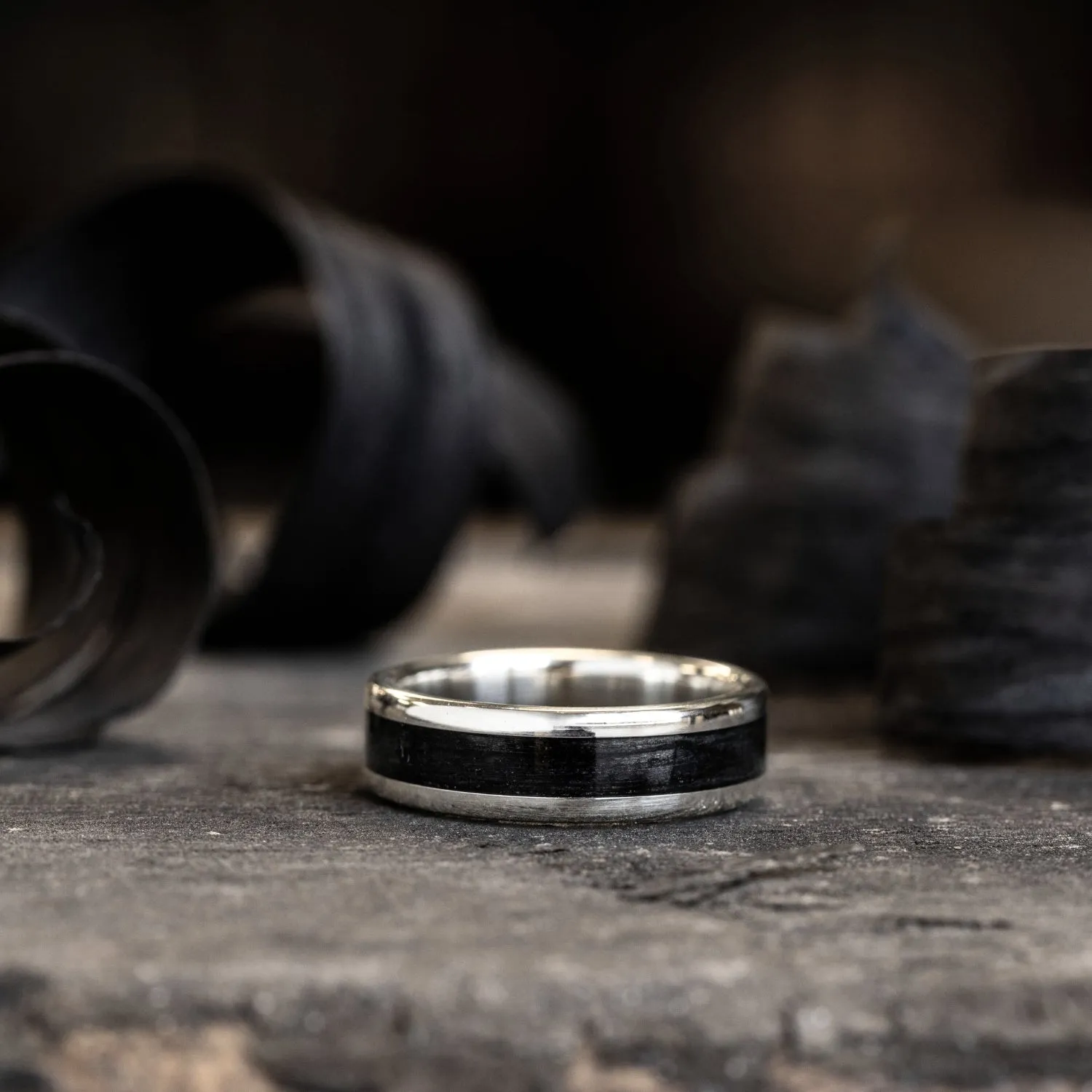 The Speakeasy | Men's Gold Wedding Band with Black Whiskey Barrel Wood