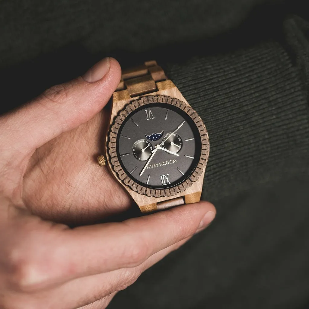WOODWATCH MEN'S GRAND DARK LION QUARTZ WATCH